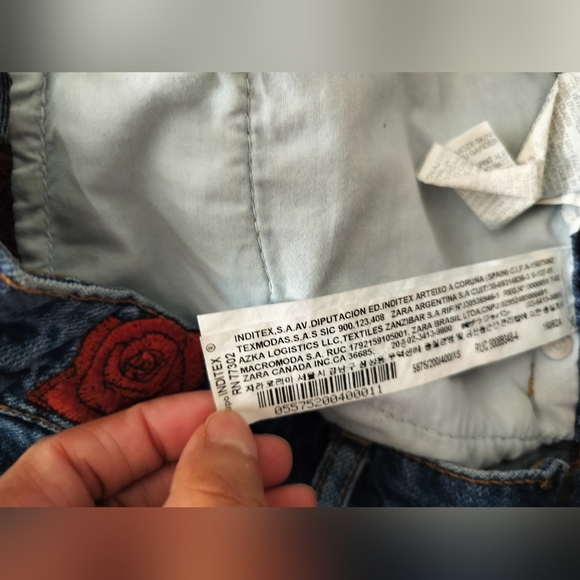 Zara Trafaluc Collection Demin Blue Red Mini Skirt Embroidered Roses Size XS - Picture 8 of 9